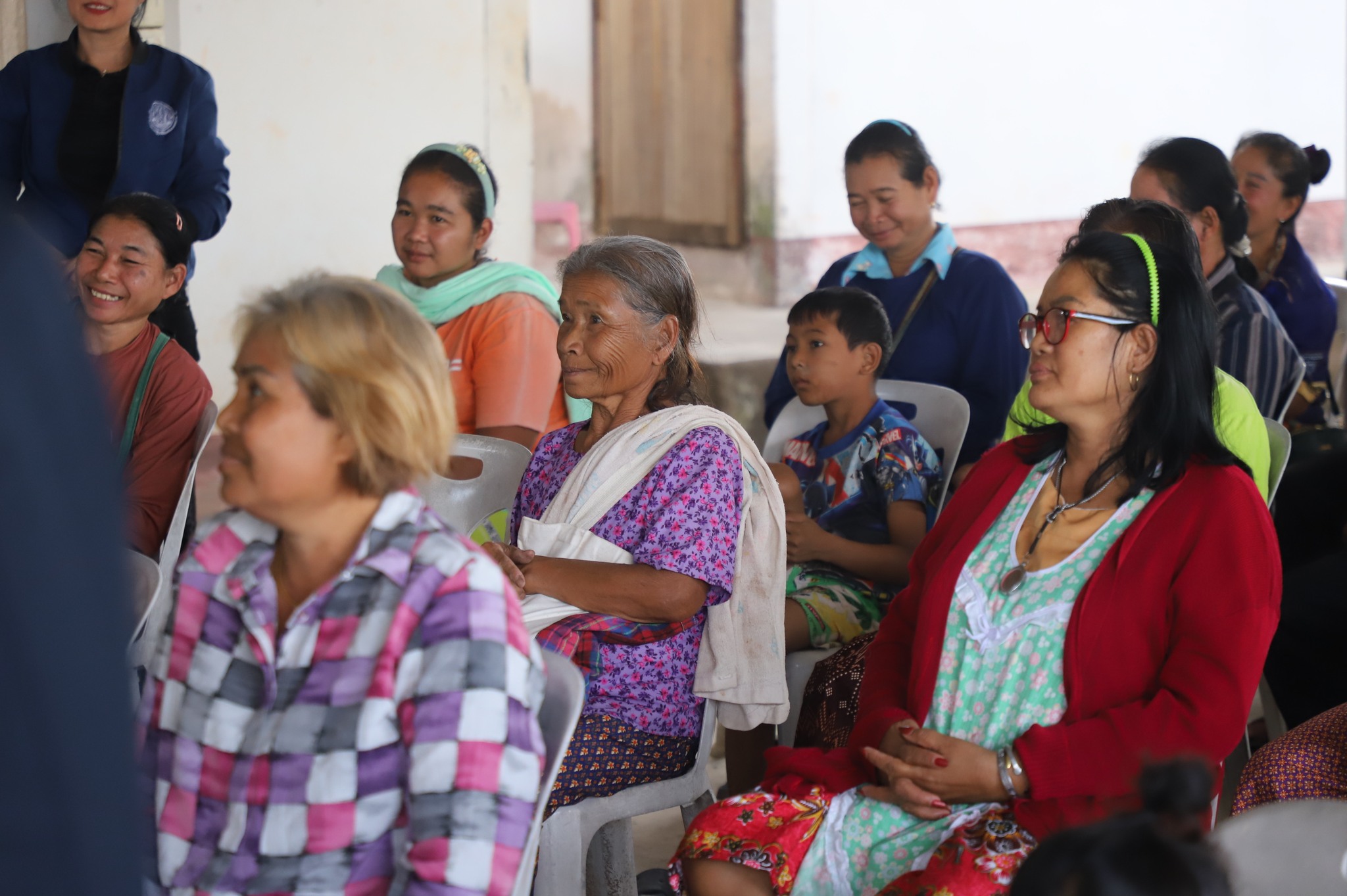 title - เลขาฯ ส.ป.ก. รุดให้กำลังใจพี่น้องเกษตรกรในเขตปฏิรูปที่ดินพื้นที่ชายแดนอุบลฯ ใกล้จุดสู้รบเพียง 7 กม.